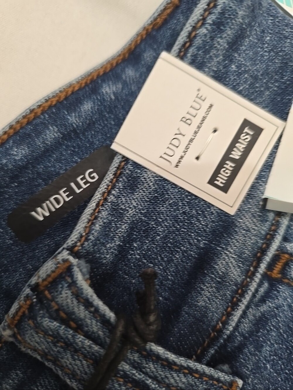 Judy Blue Denim Straight Leg Jeans in Medium Blue Wash - Picture 5 of 9